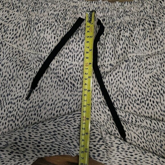 Lululemon Step Lively Crop Pants Dottie Dash Grain Black Size 6 Euc - Picture 10 of 11